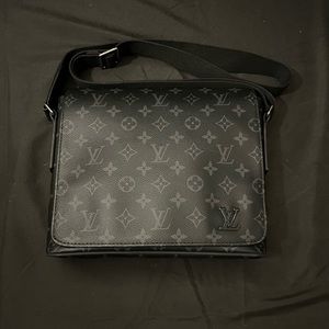 Louis Vuitton District PM M44000